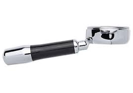 ECM Bodenloser Siebträger Grand Crema mit Sieb 21g abgewinkelt